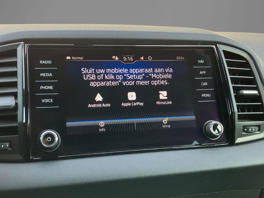 Škoda Karoq 1.5TSI/150PK ACT Sportline Business · Trekhaak · Camera · Stoelverwarming · Apple/Android Car Play · Navigatie ·