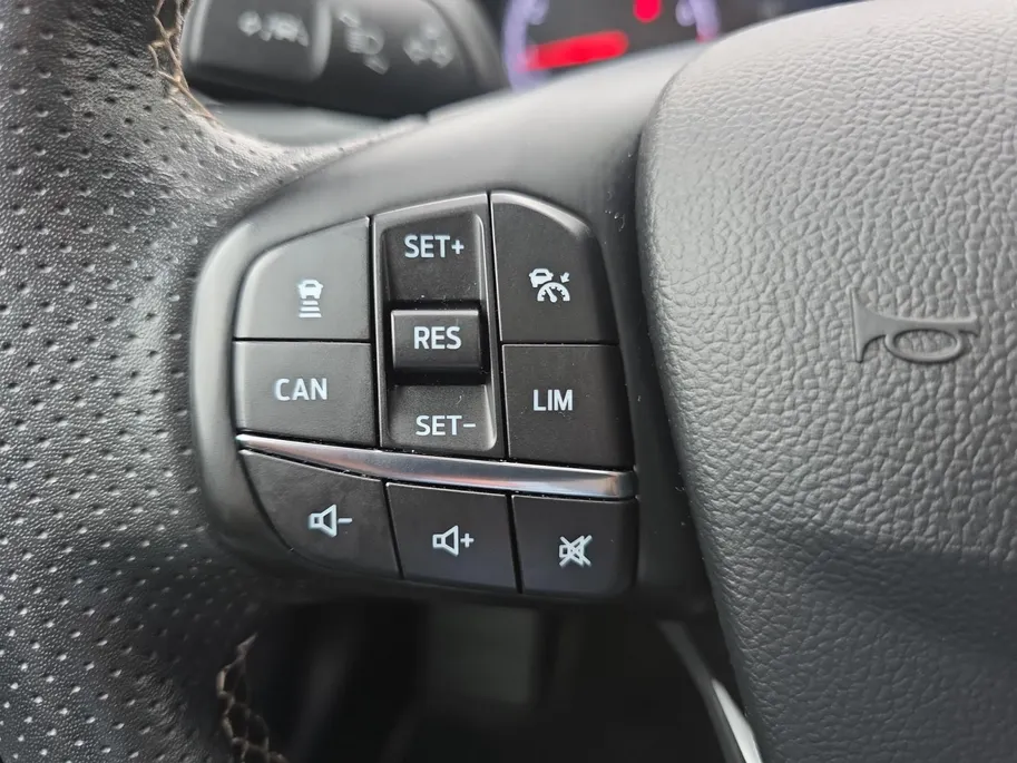 Ford Focus Wagon 2.3 EcoBoost ST-3 | Performance Pack | Panoramadak | Trekhaak | Winter Pack | Achteruitrijcamera | Adapt. Cruise Control | 12 maanden garantie! |