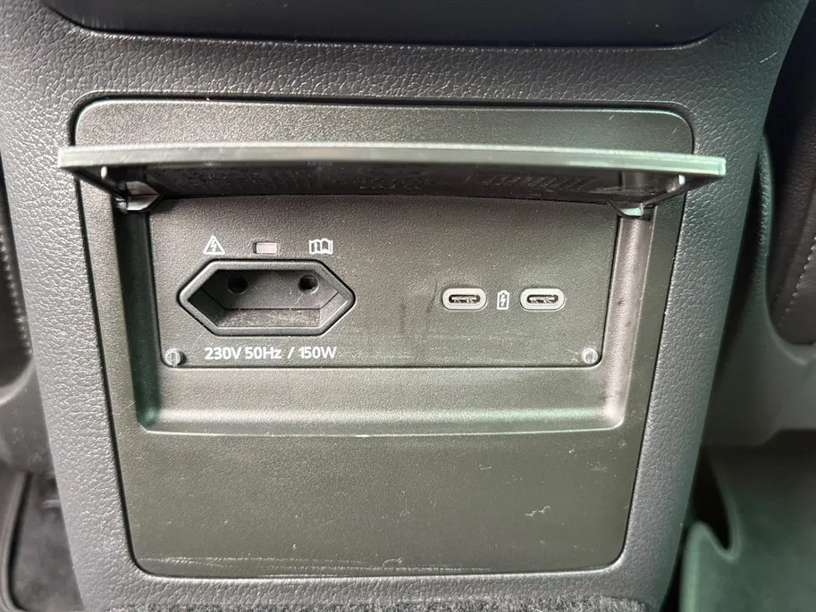 Škoda Superb Combi 1.4 TSI iV Business Edition Plus *Automaat*Navi+Camera*Parkeersensoren*Elekt. Stoelen*Lederen bekleding*Winter Pack*VOL OPTIES!