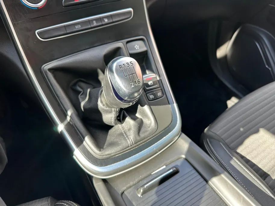 Renault Scénic 1.3 TCe Bose | Camera | Cruise & Climate Control | Bluetooth | Navigatie | BOSE Speakers | Parkeersensoren | Stoelverwarming | 12 Maanden BOVAG Garantie