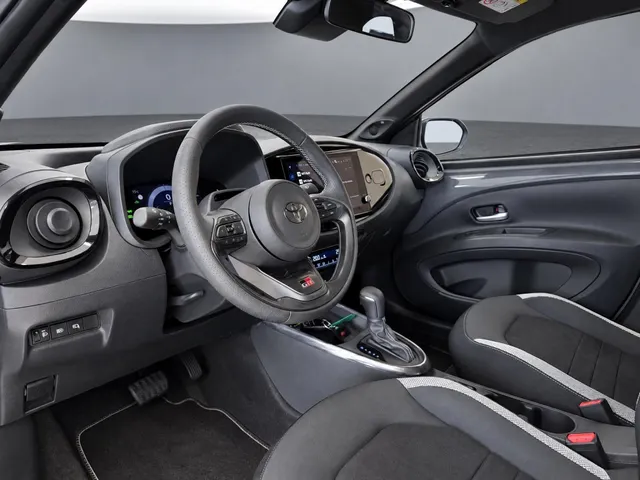 Toyota Aygo X Hybrid 115 GR Sport | Nieuw Uit Voorraad |
