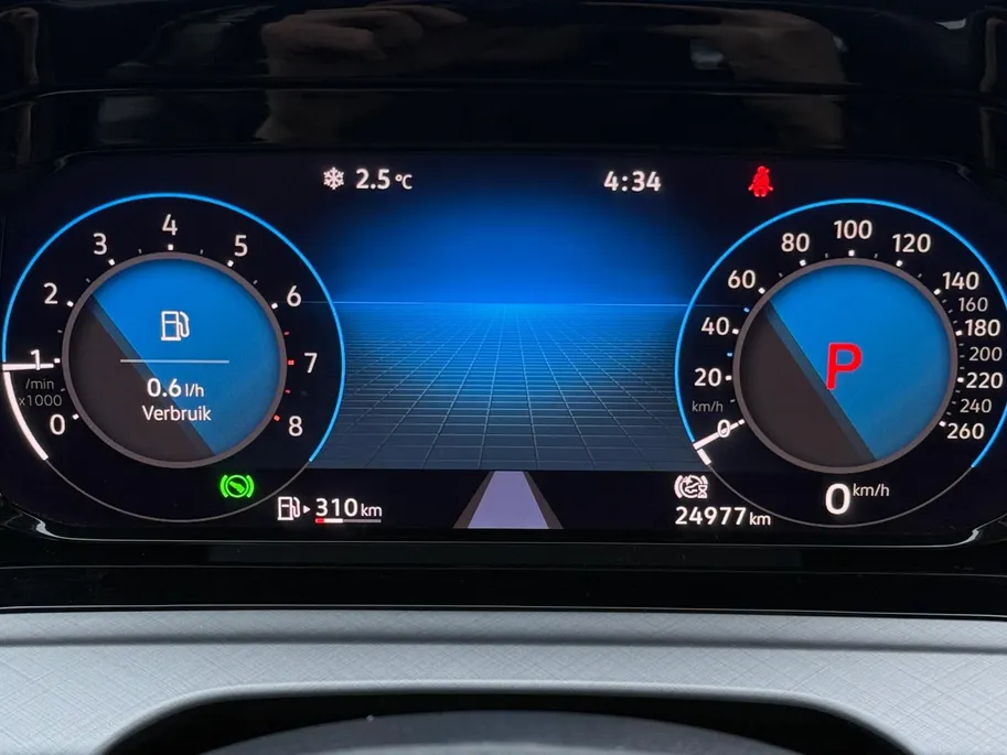 Volkswagen Golf 1.0 eTSI Life Business | CARPLAY | STOELVERWARMING | PARKEERSENSOREN | LICHTMETALEN VELGEN |