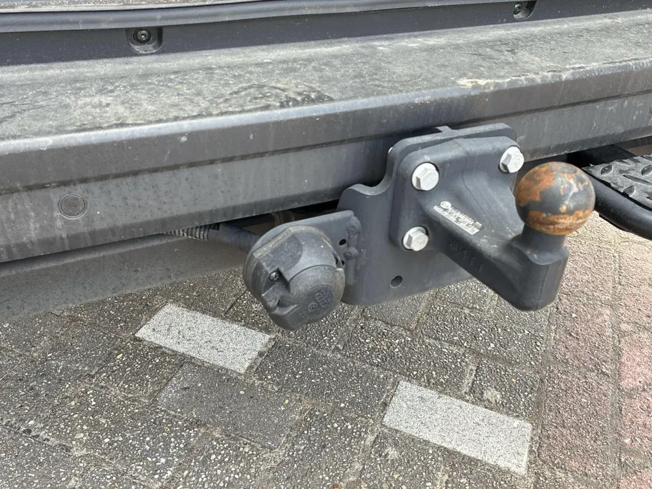 Volkswagen Bedrijfswagens Crafter Bedrijfswagens 35 Trendline 2.0 TDI 140pk L3H3 · 18' LM velgen · Trekhaak · Sidebars · Achterdeurspoiler · Voorspoiler · Camera · Apple/Android Car Play · Navigatie