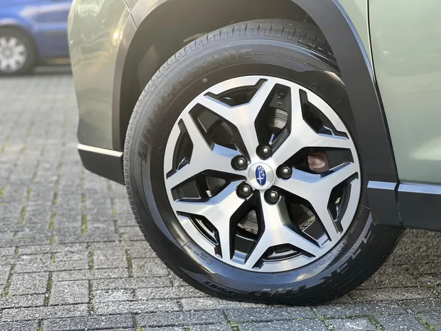 Subaru Forester 2.0i e-BOXER Luxury Automaat | Apple Carplay & Android Auto |