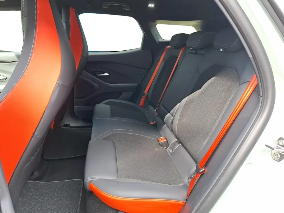 Ford Explorer Collection Extended Range RWD 79 kWh | €3.500.- korting | 0,99% rente | Direct leverbaar | Trekhaak | B&O | Driver assistance pack