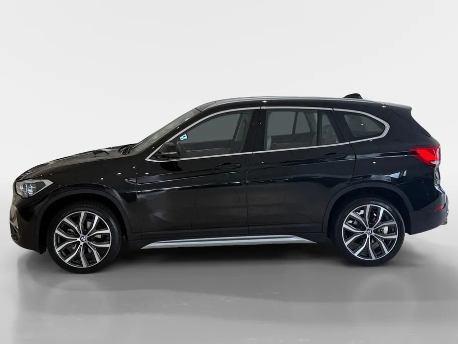 BMW X1 sDrive18i Business Edition Plus | Trekhaak | Leder | Navi | Stoelverwarming | Head-Up Display | Ambient Lighting | NL AUTO | Cruise Control | Climate Control | 12 maanden Bovag garantie |
