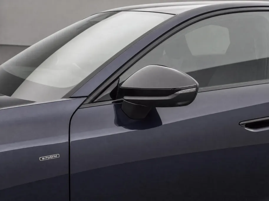 Audi A6 Limousine 2.0 e-hybrid quattro S edition 299 PK · Tech plus · 21' LM Velgen · Exterieurpakket zwart · Bekleding Leder/Alcantara · MEGA Sale