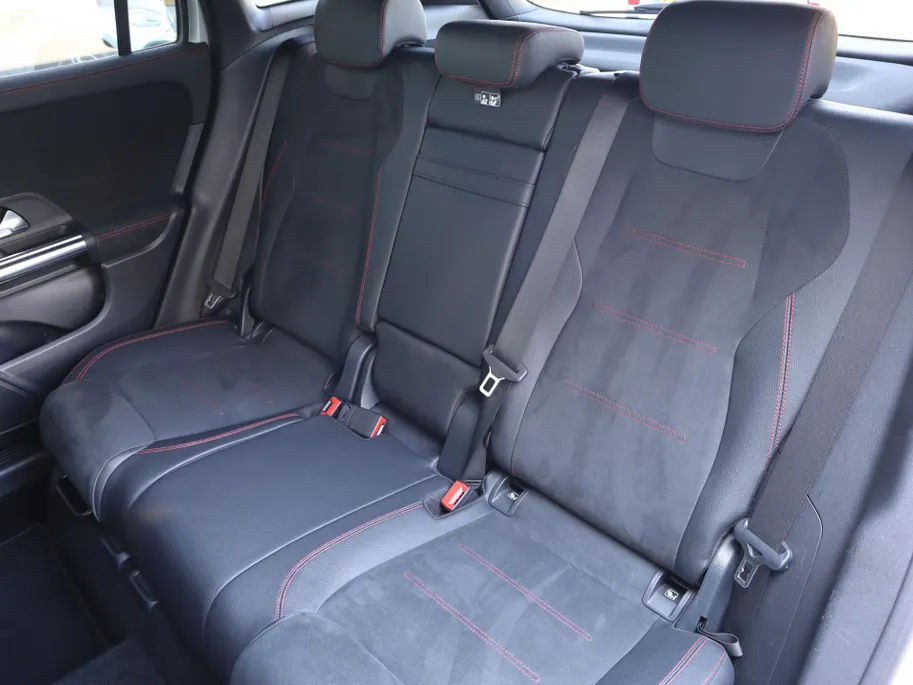 Mercedes-Benz GLA 250 e AMG Line l Stoelverwarming l Achteruitrij camera l Ambiente lichtpakket