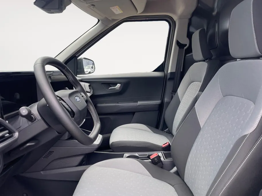 Ford E-Transit Courier Limited 44 kWh | 0,99% rente op financial lease| Trekhaak | Driver Assistance Pack | Climate Control |