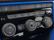 Volkswagen T-Roc 1.0TSI/115PK Style · Apple/Android Car Play · Trekhaak · Camera + Parkersensoren· Clima ·