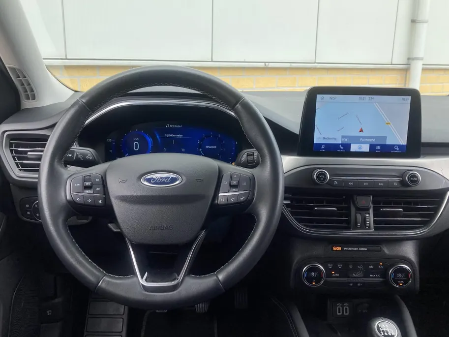 Ford Focus 1.0 EcoBoost Hybrid 125 pk Titanium X Wagon Navigatie - Apple Carplay/ Android Auto - Camera - Draadloos opladen telefoon - Elektrische achterklep