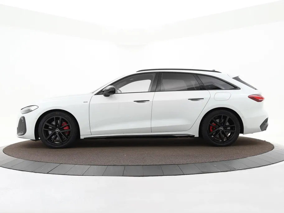 Audi A5 Avant 2.0 367pk S-tronic e-hybrid quattro S edition · 360 Camera · Wegklapbare Trekhaak · Bang & Olufsen Audio · Bijrijder Display · Zwart Optiek · 19'' Inch · Garantie t/m 26-07-2030 of 100.000