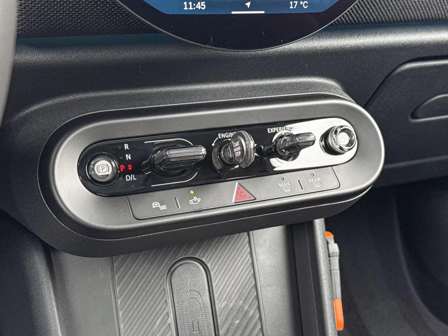 MINI Cooper 3-deurs 1.5 Cooper C Favoured M