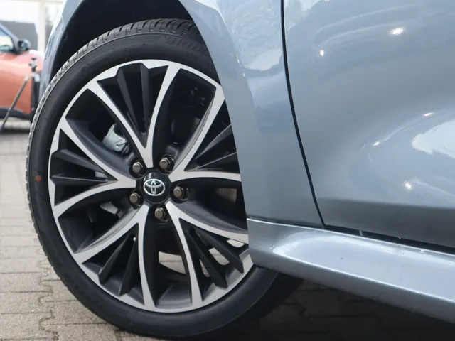 Toyota Yaris 1.5 Hybrid 115 Dynamic | V+A Parkeersensoren | Stoel & Stuur Verwarming