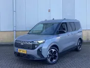 Ford Tourneo Courier Titanium 100% Elektrisch 43kWh 136 pk Apple Carplay/Android Auto - Winterpack - trekhaak