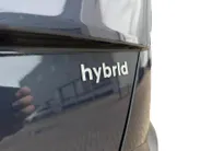 Hyundai Kona 1.6 GDI HEV Premium Sky 137PK | Navigatie | Apple Carplay & Android Auto | Schuif-kanteldak | Stoelverwarming & koeling | Lederen bekleding | Bose speakers | Geheugenfunctie stoelen |