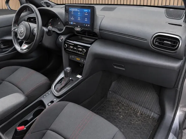 Toyota Yaris Cross 1.5 Hybrid GR Sport | Panoramadak | JBL | Blindspot | HUD