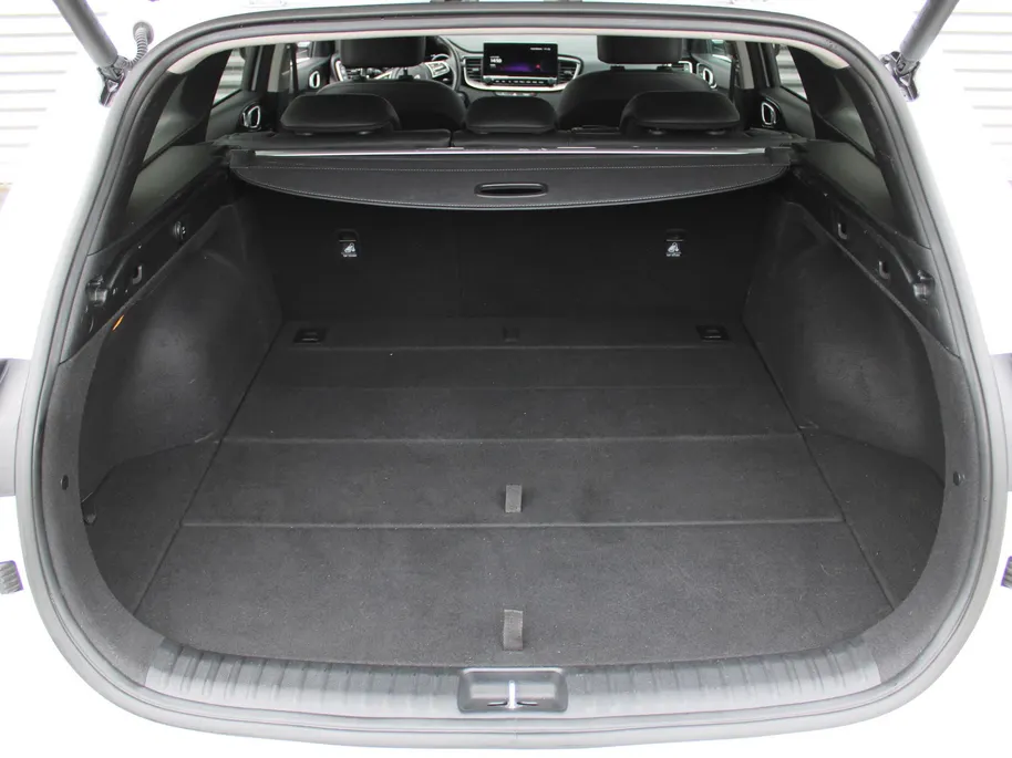Kia Ceed Sportswagon 1.5 T-GDi DynamicPlusLine | Stoel- & stuurverwarming | Camera | Clima | Cruise adapt. | LED | Navi | Elek. achterklep | 16' LM |