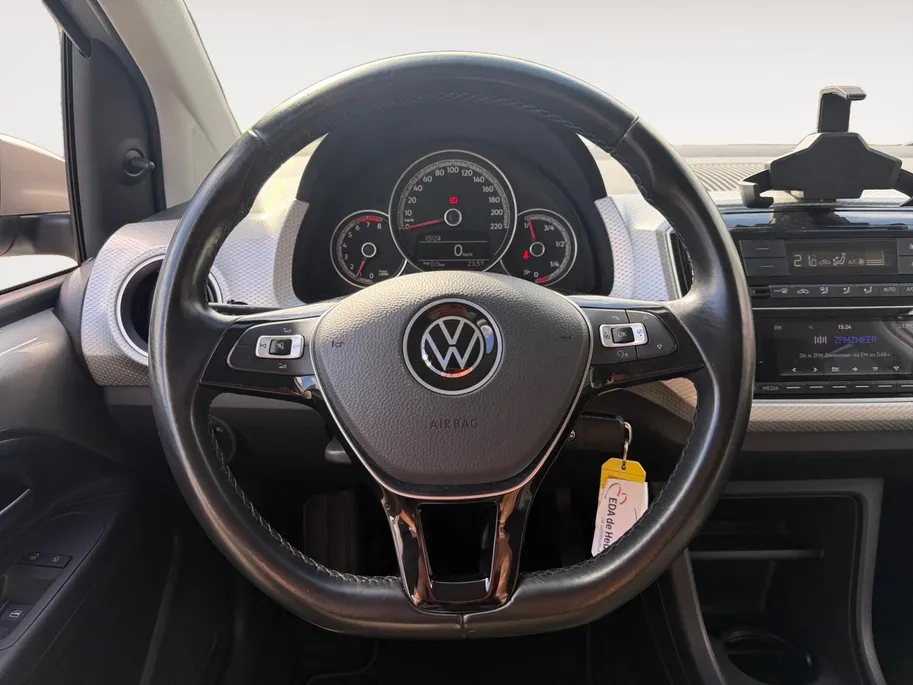 Volkswagen up! 1.0 | Camera | Parkeersensoren | Climate Control | Cruise Control | DAB | Stuurbediening | Bluetooth | Goed Onderhouden