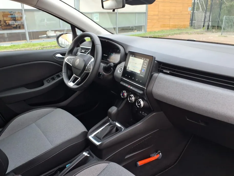 Renault Clio 1.6 E-Tech Full Hybrid 145 evolution Automaat |Navigatie |1e eigenaar | Parkeersensoren | Cruise Control | Apple CarPlay/Android Auto | Licht & Regen Sensor | Full LED | Digital Cockpit | 1 jaar Garantie