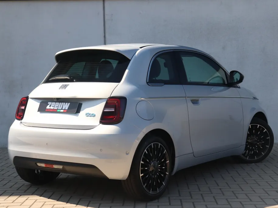 Fiat 500e La Prima 42 kWh | Pano | JBL | Camera | Winter | 17'