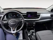 Kia Stonic 1.0 T-GDi MHEV DynamicPlusLine Automaat |  Navi | Apple Carplay/Android Auto | Metallic lak | Stoel & stuurverwarming | Fabrieksgarantie t/m 11-8-2032 + 3x 1 jaar* | NAP