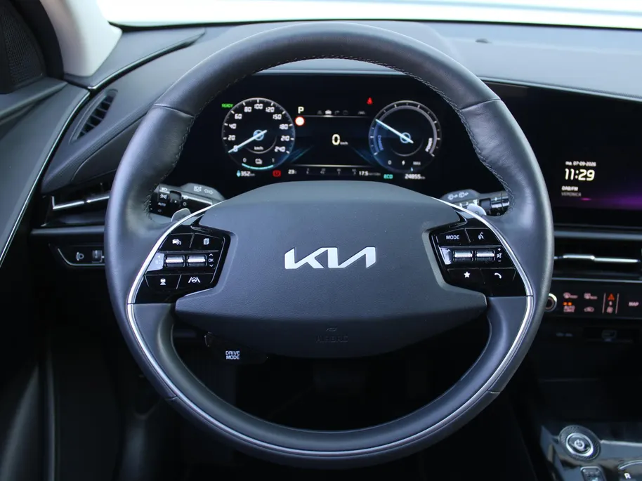 Kia Niro EV Air 64.8 kWh | Stuur-/stoelverwarming | Camera | Cruise adapt. | 17' LM | Elekt. stoelverstelling | Dodehoek detectie | LED | Clima |