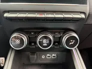 Renault Clio 1.6 E-Tech Full Hybrid 145 esprit Alpine | Automaat | Camera | Cruise & Climate Control | 9,3'' Inch Scherm | Full Led | Apple Carplay/Android Auto | Parkeersensoren | Sport Stoelen |