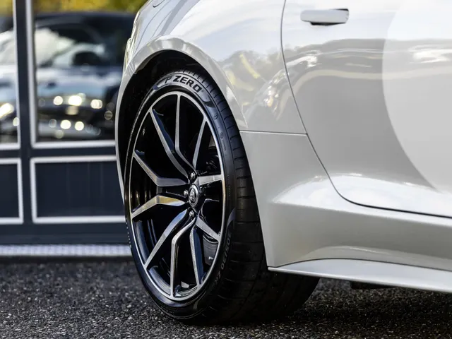 Jaguar F-TYPE P575 AWD R 75