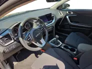 Kia Ceed Sportswagon 1.0 T-GDi ComfortLine | cruise control adaptief en stuurhulp| Carplay | Camera | navigatie | Metallic lak | Fabrieksgarantie t/m 5-8-2032 + 3x 1 jaar* | NAP