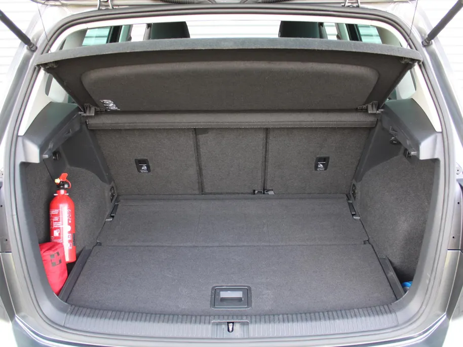 Volkswagen Golf Sportsvan 1.4 TSI Sound | Automaat | Navi | Trekhaak | 16” LM | Stoelverwarming | Cruise adapt. | All seasons | Apple CarPlay/Android Auto |