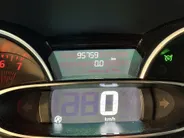 Renault Clio 90PK TCe Intens | Camera | Parkeersensoren | Lichmetalen Velgen | Climate Control | Cruise Control | Licht & Regensenor | Armsteun | Full LED | Keyless Entry |