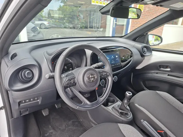 Toyota Aygo X 1.0 VVT-i MT Play AIRCO | CRUISE | NL-auto | rijklaarprijs !!