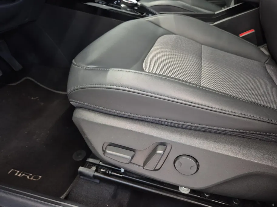 Kia Niro 1.6 GDi Hybrid Dynamicline | Airco | Navi | Camera | Elektrische bestuurdersstoel | Privacy Glass | Dodehoek assistentie