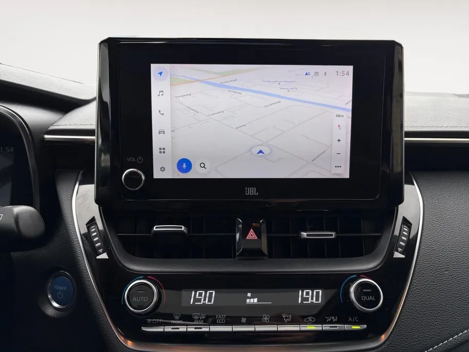 Toyota Corolla Touring Sports 2.0 Hybrid Executive | *1E EIGENAAR | FABRIEKSGARANTIE/ DEALER ONDERH. | PANO/ SCHUIFDAK | APPLE CARPLAY/ ANDROID AUTO | NAVI | CAMERA | VOL. LEDER | JBL SOUND | STOELVERWARMING |