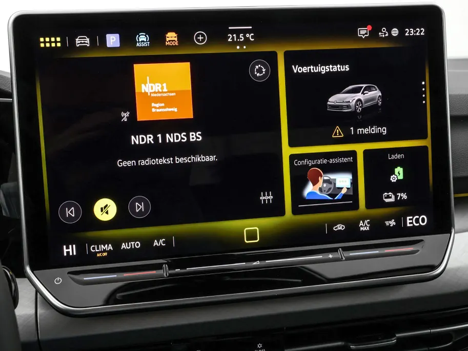 Volkswagen Golf Life Edition 1.5 eHybrid 204 PK 6 versn. DSG · Achteruitrijcamera · Draadloze telefoonlader · Comfort pakket ·