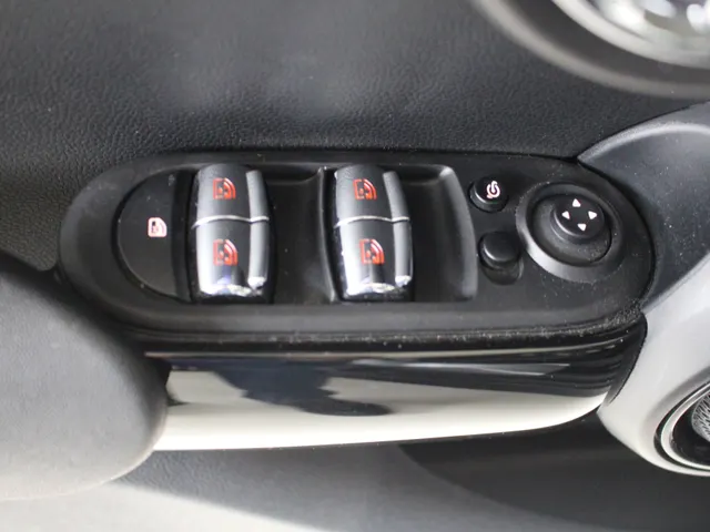 MINI 5-Deurs 1.5 Cooper Camden Edition Automaat | Navigatie | PDC | Cruise Control