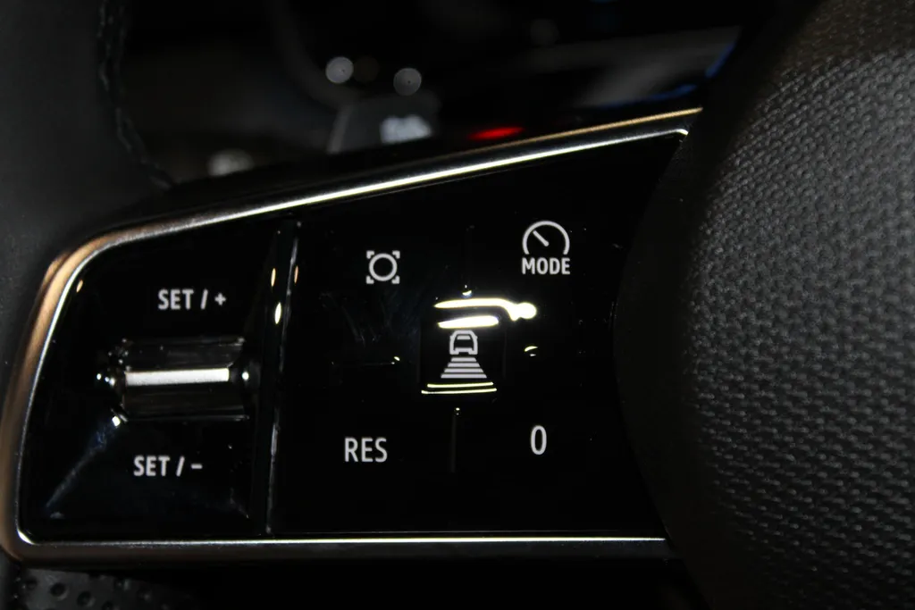 Nissan Micra EVOLVE 52 kWh *Google assist*LMwielen*Achteruitrijcamera*parkeersensoren voor en achter*4 rijmodus*417km WLTP*Climatecontrole*cruisecontrole*keyless entry*