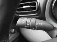 Mazda 2 Hybrid 1.5 Agile | Comfort pakket | Trekhaak | CarPlay | Camera | Stuur-/stoelverwarming | Cruise adapt. | 15' LM |
