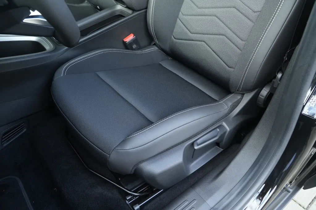 Jeep Avenger 1.2 e-Hybrid Summit | Pano | Navi | JBL | Camera | Winter | 18'