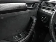 Škoda Superb Combi 1.4 TSI iV 218pk DSG Sportline Business · Panoramadak · 360 Camera · Inklap. Trekhaak · Matrix LED · Canton Audio · Elek. Stoelen + Geheugen ·