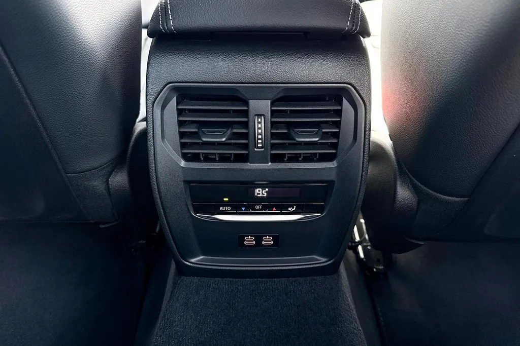 BMW 3 Serie Sedan 318i M-Sport