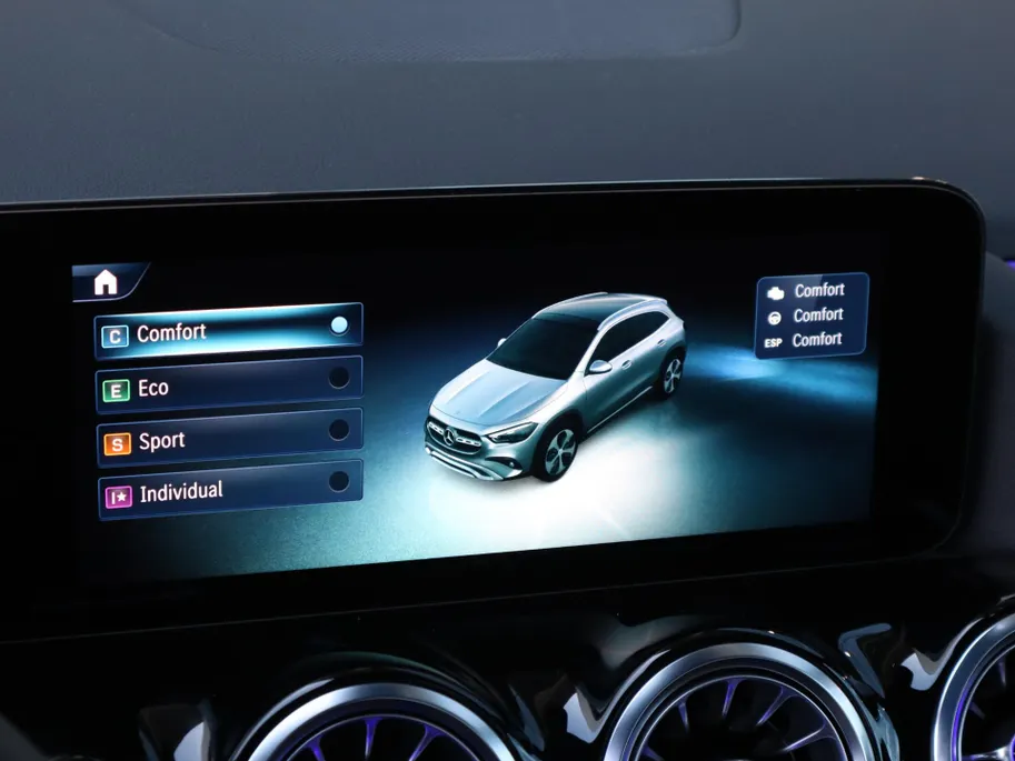 Mercedes-Benz GLA 180 AMG Line l Keyless l Achteruitrij camera l Stoelverwarming
