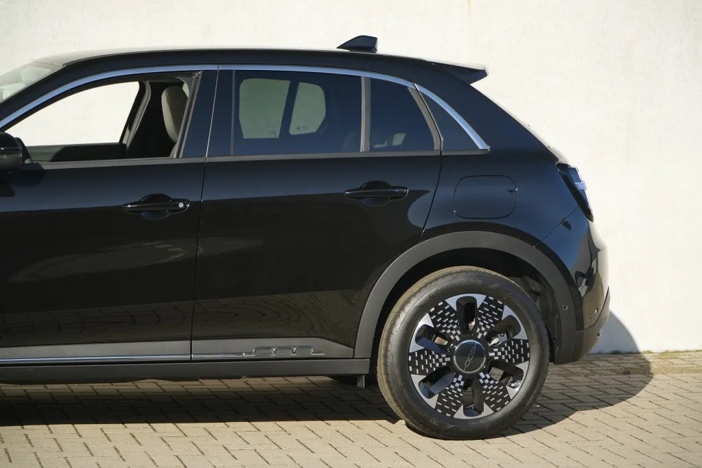 Fiat 600e La Prima 54 kWh | Leder | Navi | Camera | Carplay | 18'