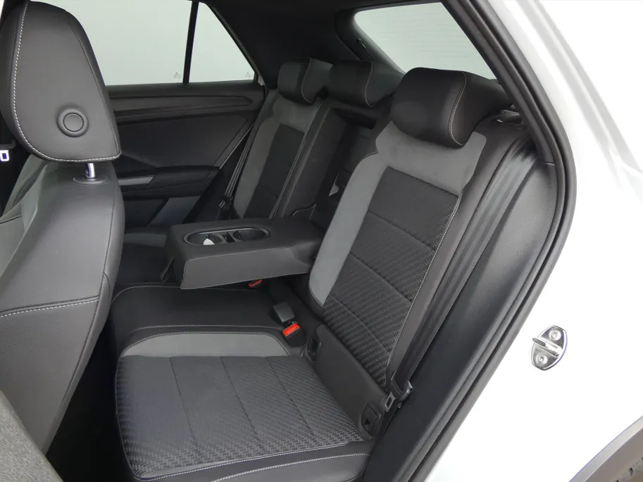 Volkswagen T-Roc 1.5 TSI 150pk 7-DSG T-Roc Business R / virtule cockpit