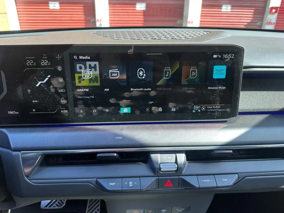 Kia EV9 GT-line AWD 99,8 kwh 7 zits | 385 PK | Geventileerde/verwarmde stoelen | Wireless Carplay & Android auto | 2.500 kg trekgewicht | Meridian | Fabrieksgarantie t/m 19-6-2033 +3x 1 jaar*  | NAP