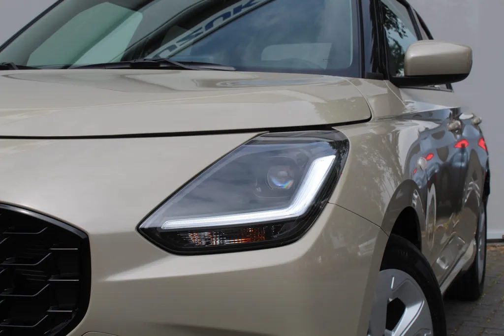 Suzuki Swift 1.2 Select |Actiekorting €2200 | Private Lease vanaf €299,- p/m | Beperkte Voorraad |  Lichtmetalen velgen | Lederen stuurwiel | Stoelverwarming |