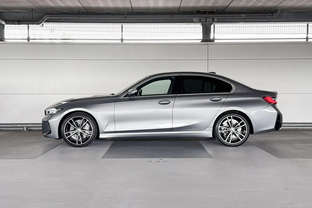 BMW 3 Serie Sedan 330i M-Sport