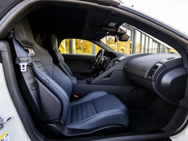 Jaguar F-TYPE P575 AWD R 75