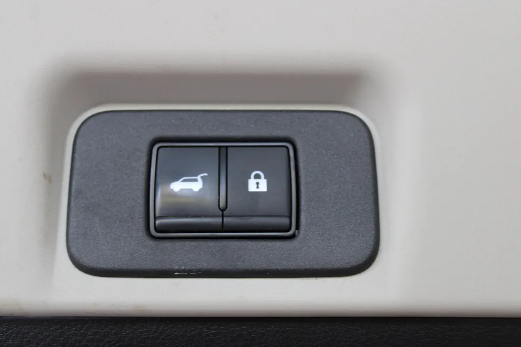 Nissan ARIYA Advance 91 kWh | Electrische stoel verstelling | Apple carplay & Android auto | Navigatie | Parkereersensoren v+a | 360grd camera | Kameleon kleur | 22kw lader | Bi-led verlichting |
